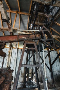 Drogobyth Ukrayna 'daki eski tuz fabrikasında madencilik malzemeleri.