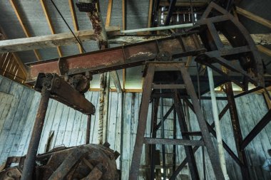 Drogobyth Ukrayna 'daki eski tuz fabrikasında madencilik malzemeleri.