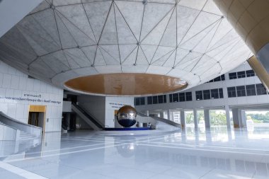 BANGKOK, THAILAND - 20 Mart 2025 Wat Phra Dhammakaya, Khlong Luang Tayland