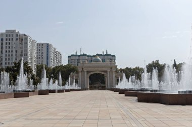 Dushanbe Tacikistan 'daki anıt kompleksinin giriş kapısı