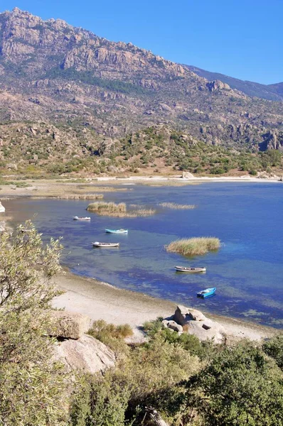 Barcos Pesqueros Amarrados Largo Orilla Del Lago Bafa Turquía — Foto de Stock