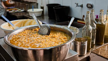 İsrail 'de humus yapmak için nohut çekirdeği.