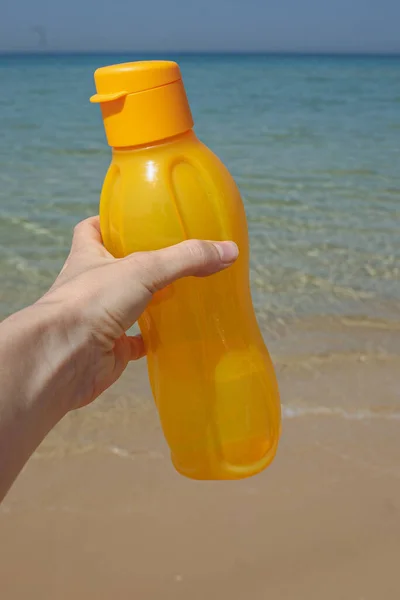 Reusable Water Bottle Sea Backdrop — Stock Photo, Image