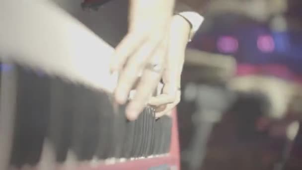Pianista Hrající Klavír Během Představení — Stock video