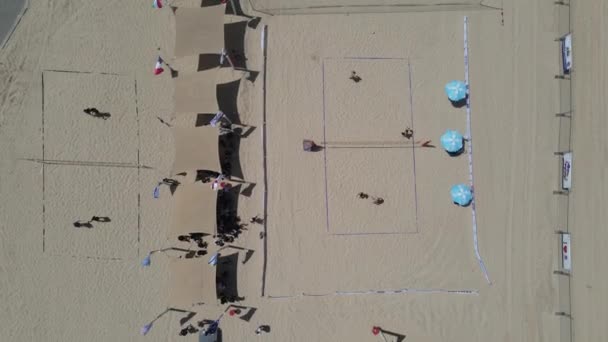 Vista Superior Desde Dron Fpv Las Canchas Voleibol Mar — Vídeo de stock