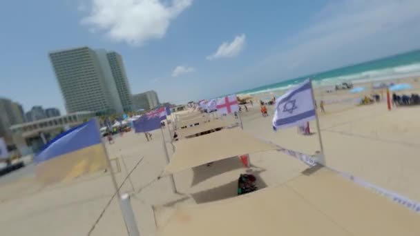 나라들의 깃발을 날으는 Fpv — 비디오