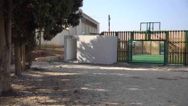 Refugio Móvil Bombas Cerca Campo Fútbol Israel — Vídeo de stock