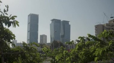 Tel Aviv gökdelenlerinin yeşillik manzarası