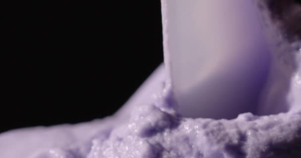 Чорничне Сорбетне Морозиво Перемішують Ложкою — стокове відео