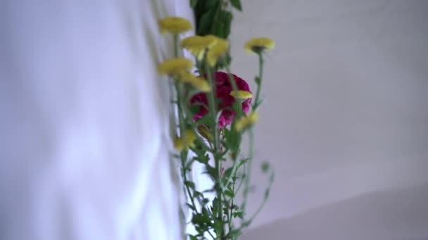 Vertical Video Florist Creates Bouquet Autumn Flowers — Stock Video