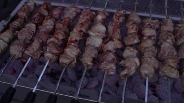 Şiş üzerinde salamura edilmiş et videosu - Şiş lik
