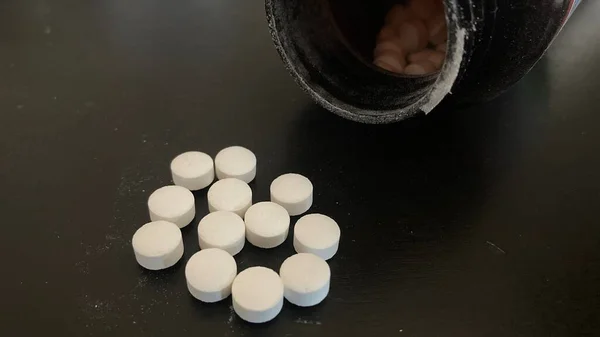 Закрытие Белых Таблеток Лекарств — стоковое фото