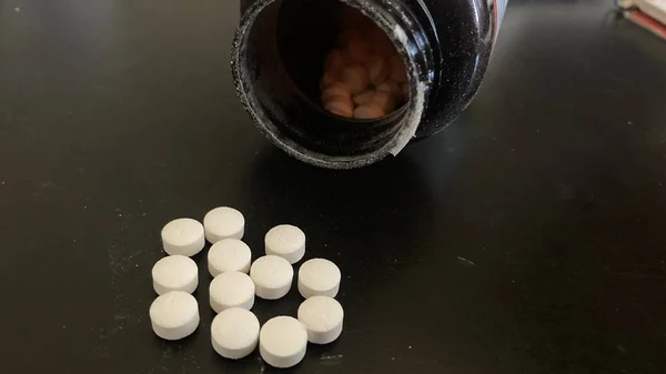Close Pílulas Brancas Medicina — Fotografia de Stock