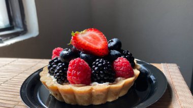 Taze böğürtlen yakında ödenir.