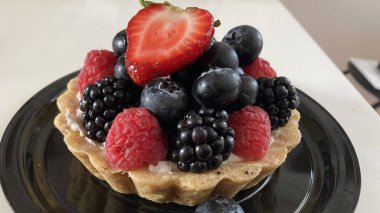 Taze böğürtlen yakında ödenir.