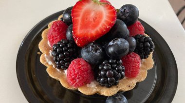 Taze böğürtlen yakında ödenir.