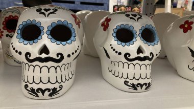 Ölüm günü için dekore edilmiş kafatası.