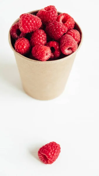 Fresh Red Raspberries Paper Cup White Table Background Stockafbeelding