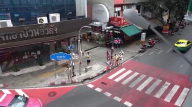 BANGKOK THAILAND-06 Kasım 2022 Thonglor kavşağı, resmi adı Soi Sukhumvit 55, Bangkok Tayland 'ın Wattana bölgesinde yer alan bir yoldur. Thonglor erimiş altın demek..