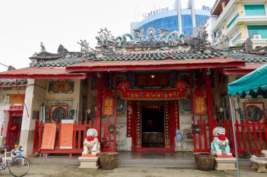 BANGKOK THAILAND-07 Kasım 2022 Chu Si Kong Tapınağı Küçük Pazar Ya da Soon Heng Kiang Cheng Shui Cho Kong Biaw Tad Lad Ah Talat Noi Yaowarat bölgesinde yaklaşık 200 yıllık eski bir türbe.