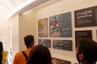 SAMUT PRAKAN THAILAND-08 Kasım 2022 Samut Prakan Öğrenme Parkı ve Kulesi. Turistler, güçlendirilmiş deniz kenti hikayesinin izini sürüyorlar. çeşitli sergiler aracılığıyla geçmişten bugüne.