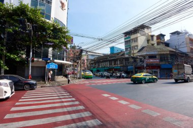 BANGKOK THAILAND-09 Kasım 2022 Banglamplu Kavşağı, BANGKOK THAILAND-09 Kasım 2023 'te Khao San Yolu' nun çevresindeki bir yol kavşağıdır.