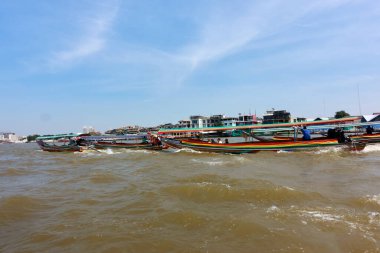 BANGKOK THAILAND-09 Kasım 2022 Bangkok Chao Phraya Nehri 'nin manzarası Bangkok.BANGKOK THAILAND-09 Kasım 2022.