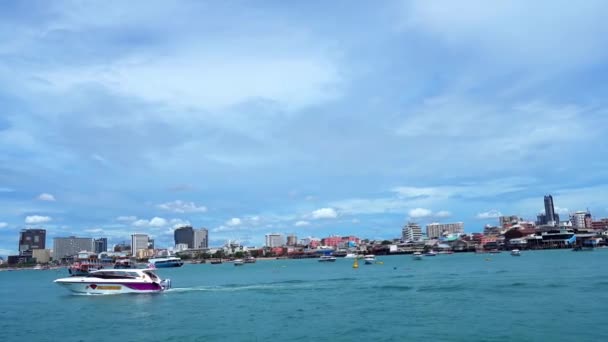 Pattaya Chonburi Thailand 2023年9月23日 帕塔亚湾和帕塔亚市的风景 白天使用停泊在海湾的快艇游览 — 图库视频影像