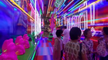 BANGKOK THAILAND-21 Kasım 2024: One Bangkok, Bangkok 'un merkezinde Witthayu Kavşağı' nın köşesinde ve Lumphini Park 'ın yanında yer alan karma kullanımlı bir ticari kalkınma projesidir..