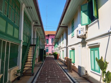 Wat Benchamabophit Dusit Dusam Ratchaworawihan Tapınağı-Bangkok Tayland 15 Nisan 2018 'de Wat Benchamabophit' te kimliği belirsiz bir turist.