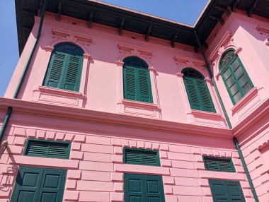 Bangkok, Tayland 'daki pembe antik binaların manzarası.