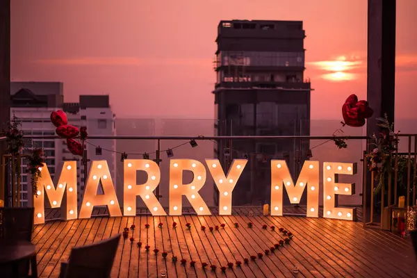 neonlu düğün tabelası