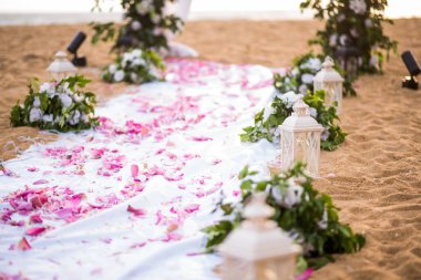 Öneri yolundaki harika çiçek yaprakları