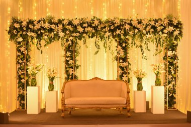 Çiçekli düğün Çiçekli süslemelerle geri dön