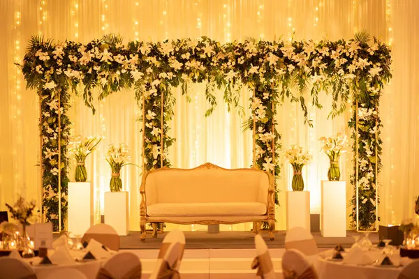 Düğün Çiçekli süslemelerle birlikte