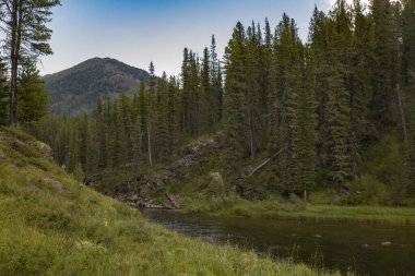 Vadideki dağların manzarası. Ridder, Oskemen, VKO, Kazakistan, Kazakistan, Kazakistan, KZ, seyahat fotoğrafları belyha, Katonkaragay, Doğu Kazakistan, vko, ustkamenogorsk, oskemen, Oskemen, VKO, Ust - Kamenogorsk, SHKO, Kazakistan, Kazakistan, Kazakistan, Kazakistan,,  