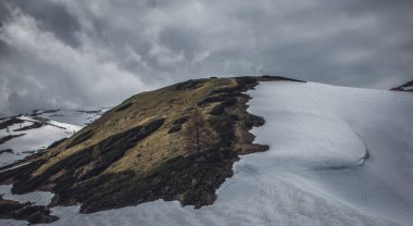 Karlı güzel kış manzarası - tepeli Ridder Dağı, Oskemen, VKO, Kazakistan, Kazakistan, Kazakistan, Kazakistan, Kazakistan Belyha, Katonkaragay, Eastkazakistan, ustkamenogorsk, VKO, Ust - Kamenogorsk, SHKO  