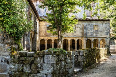 Santo Estevo de Ribas de Sil 'in Romen gotik manastırı, şimdi İspanya' daki Nogueira de Ramuin 'de Ulusal Parador.