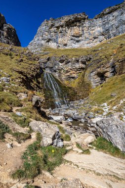 Ordesa ve Monte Perdido Ulusal Parkı, Pireneler, İspanya Aragon 'da sonbahar manzarası.