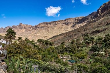 İspanya 'nın Gran Canaria adasındaki Arteara' daki Palm Valley 'in kayalık manzarası. Gran Kanarya, Atlantik Okyanusu 'ndaki Kanarya Adaları' nın en kalabalık ikinci adasıdır..