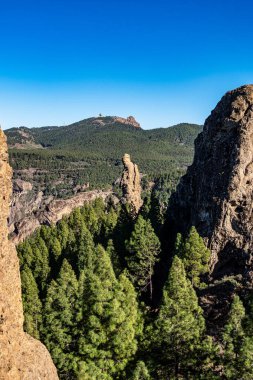 İspanya 'daki Gran Canaria' daki Roque Nublo dağının manzara manzarası. Güzel doğal manzara..