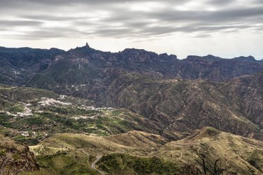 Gran Canaria yürüyüş rotası Cruz de Tejeda 'dan Artenara' ya, Caldera de Tejeda, Gran Canaria, Kanarya Adaları, İspanya
