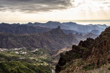 Gran Canaria yürüyüş rotası Cruz de Tejeda 'dan Artenara' ya, Caldera de Tejeda, Gran Canaria, Kanarya Adaları, İspanya