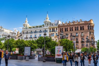 Cordoba, İspanya - 31 Ekim 2022: Ana Meydan Tendillas, Plaza de las Tendillas, Cordoba, Endülüs, İspanya