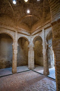 Jerez de la Frontera, İspanya - 15 Kasım 2022: Arap hamamları, Fas Alcazar 'da Banos Arabes, Jerez de la Frontera, Cadiz Eyaleti, Endülüs, İspanya.