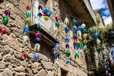 İspanya 'nın başkenti Galiçya' da bulunan Noia kentindeki Tapal Meydanı ve bitişik binaların genel manzarası