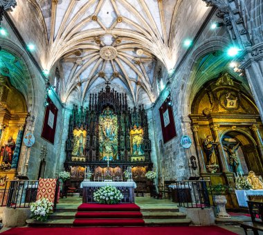 Büyük Aziz Mary 'nin iç mekanında, Basilica ve kilise, platerik tarzda, Pontevedra şehrinde, Galiçya, İspanya