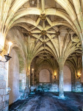 Oseira Manastırı 'nın içi Ourense, Galiçya, İspanya' da. Santa Maria la Real de Oseira Manastırı. Trappist manastırı. Kemerli binalar ve çeşmeler.