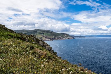 Estaca de Bares yarımadasındaki Atlantik Okyanusu manzarası. A Coruna ili, İspanya 'da Galiçya.