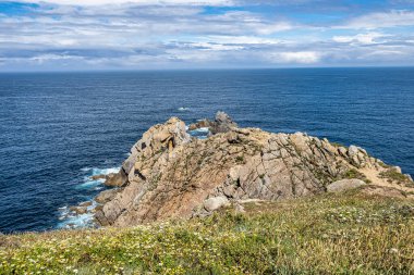 Estaca de Bares yarımadasındaki Atlantik Okyanusu manzarası. A Coruna ili, İspanya 'da Galiçya.